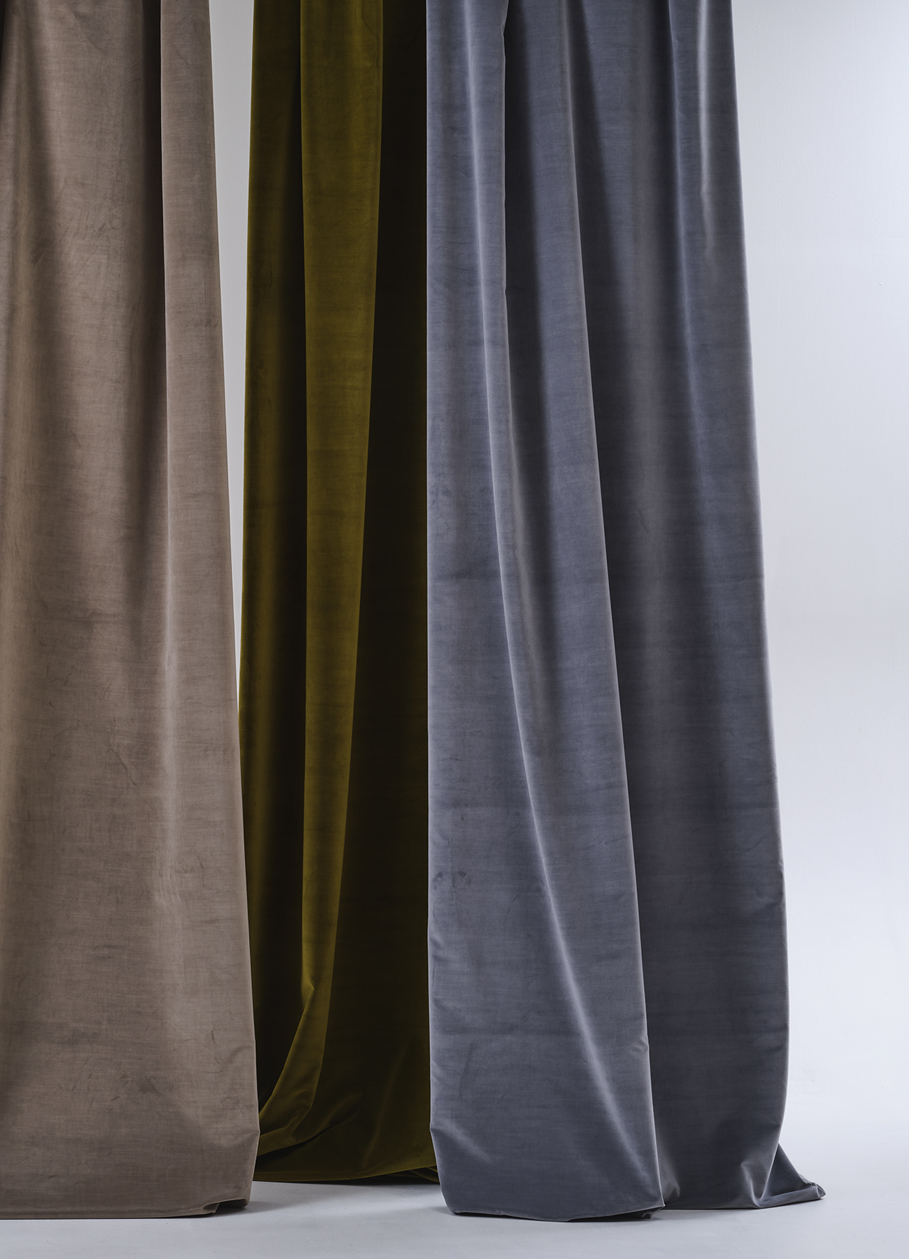 Short pile polyester velvet