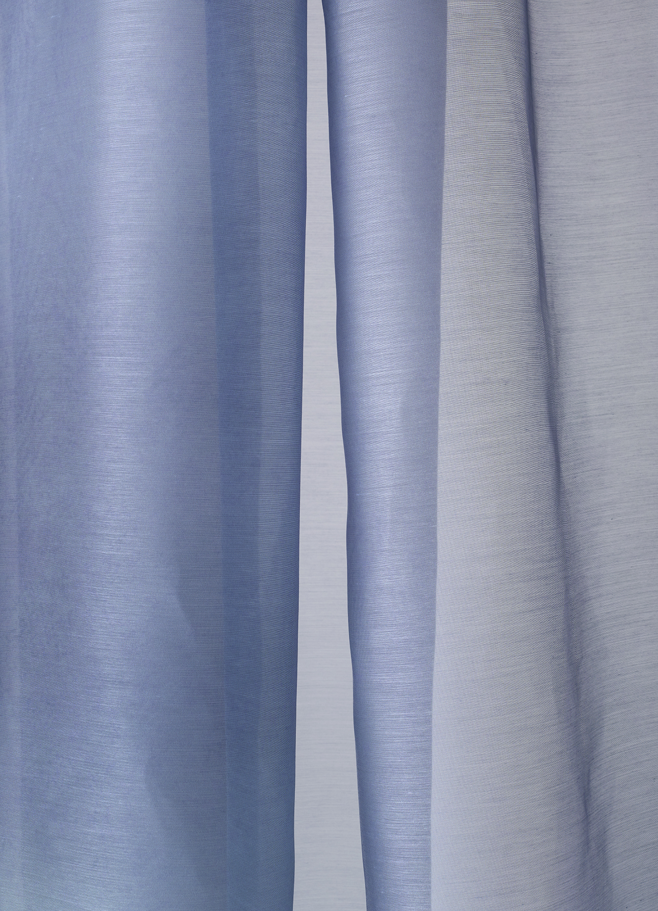 Flame-retardant polyester voile with color blur print