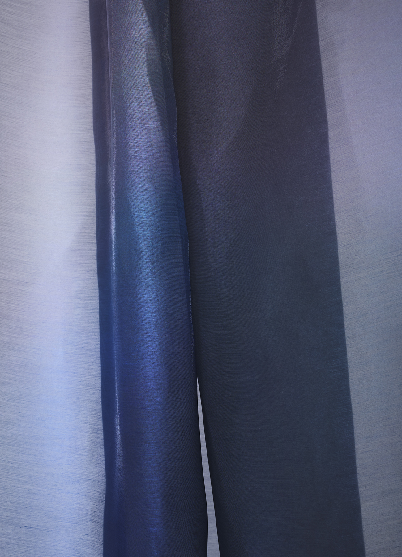 Flame-retardant polyester voile with color blur print