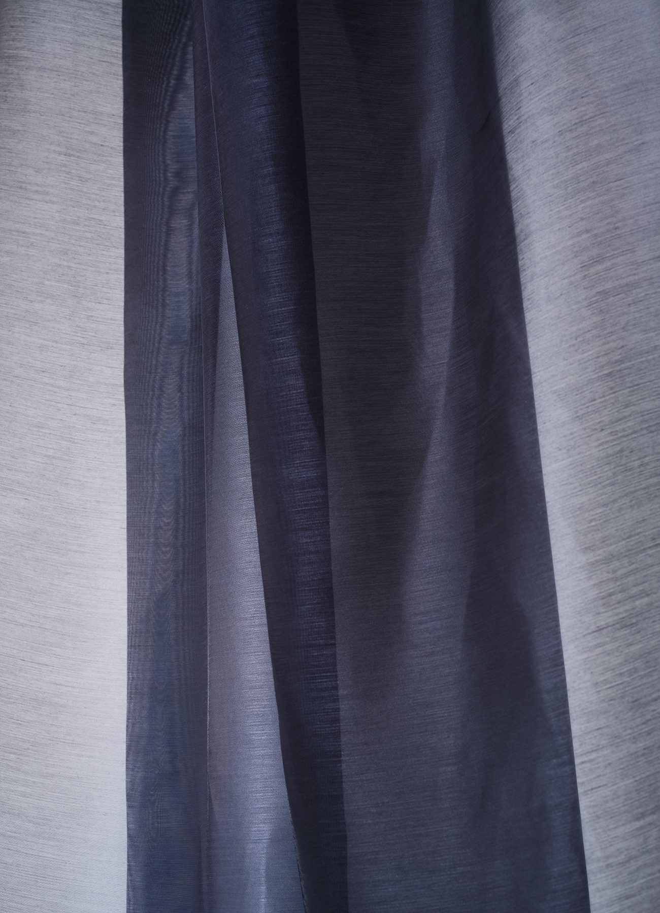 Flame-retardant polyester voile with color blur print