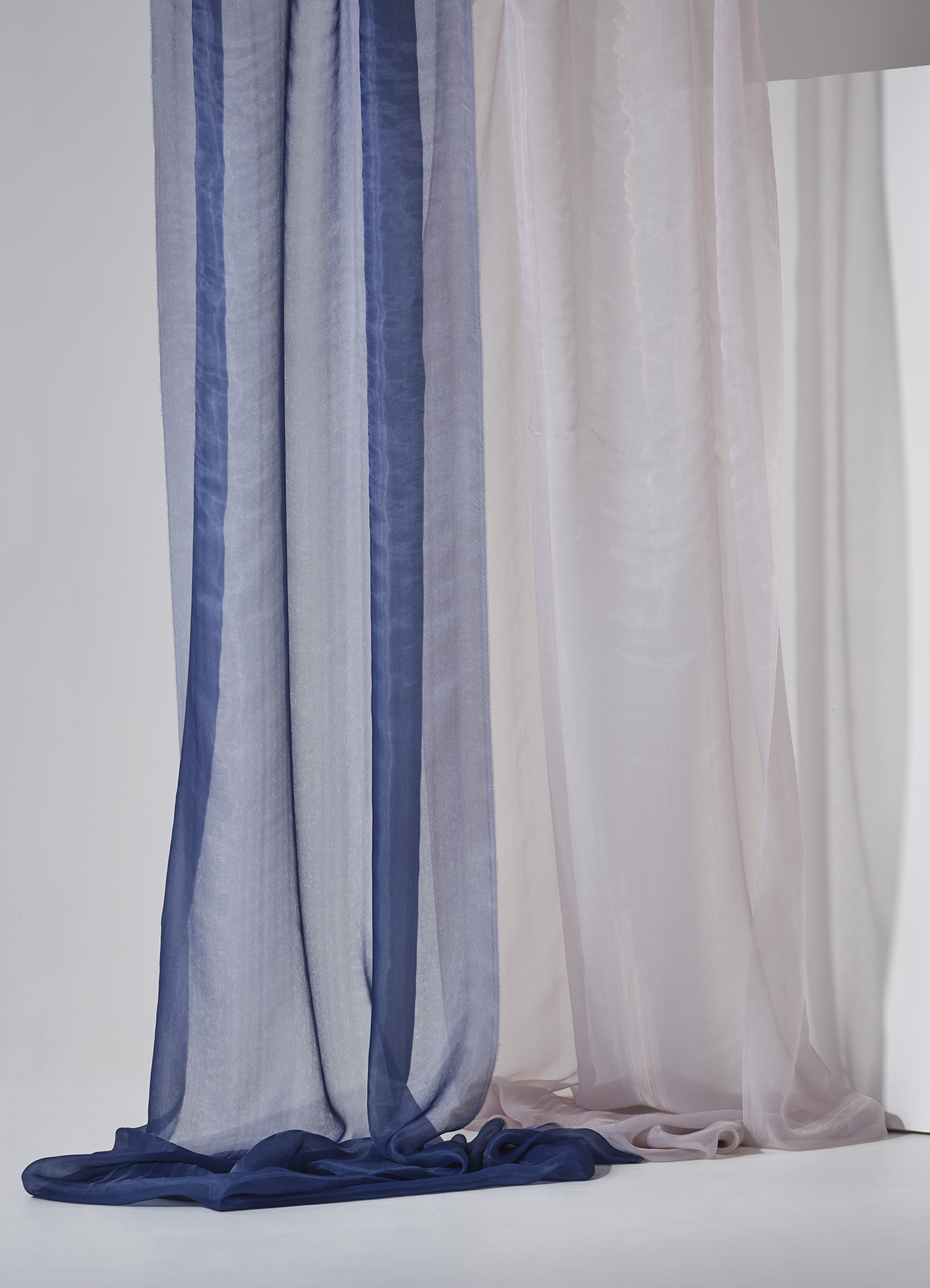 Printed flame-retardant multilayer fabric