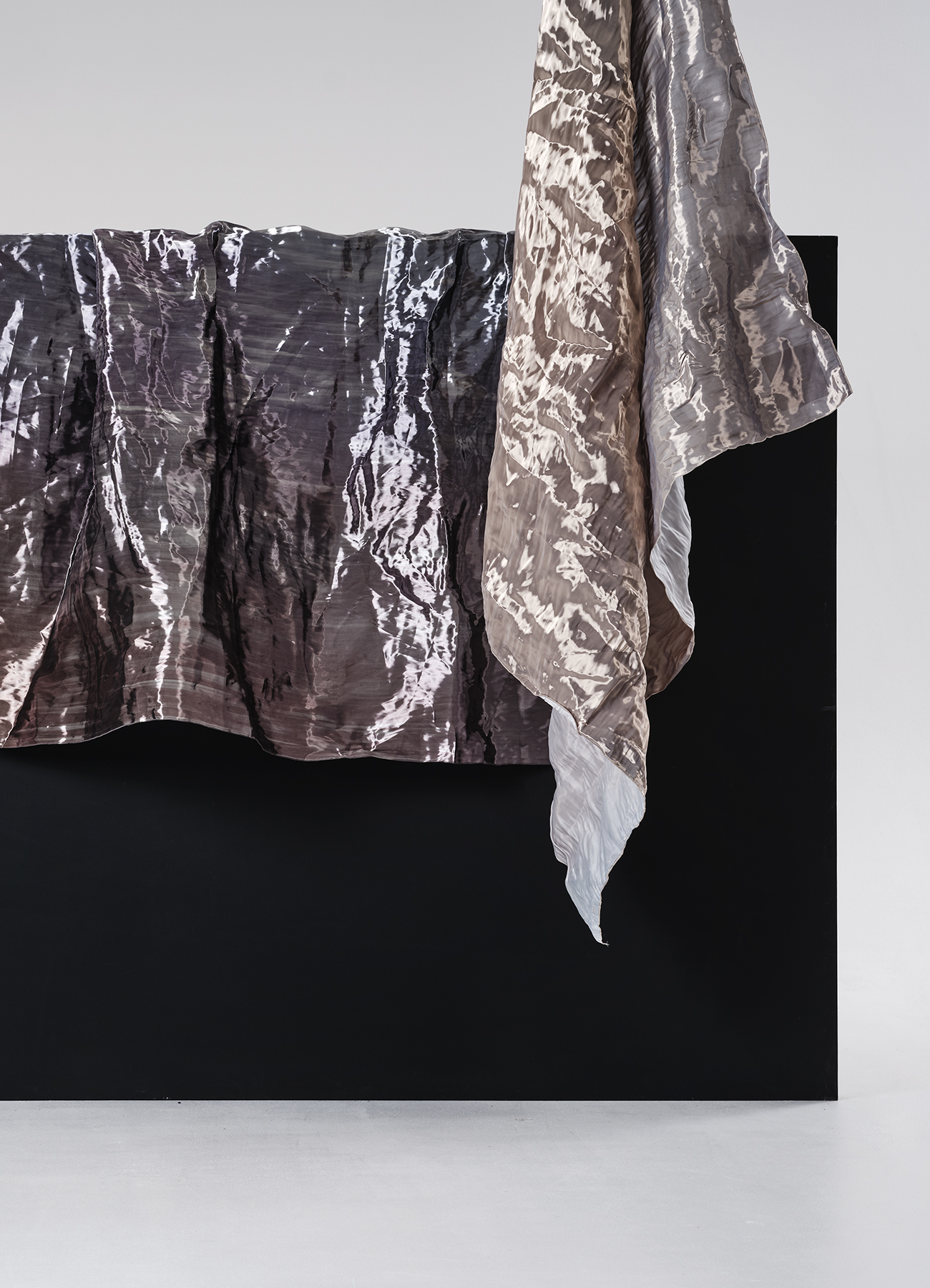 Metal fabric with large scale color blur print