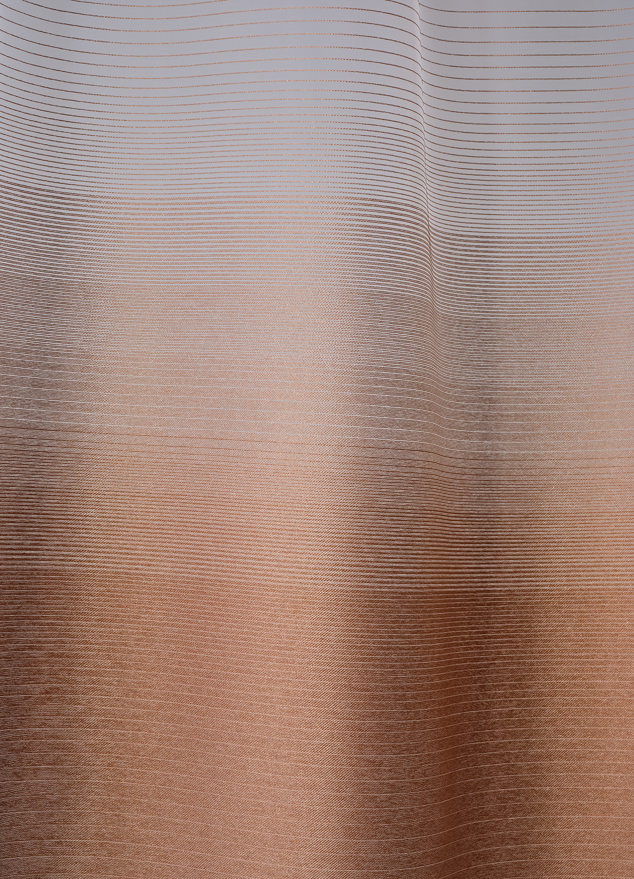 Flame-retardant woven panel with gradient effect