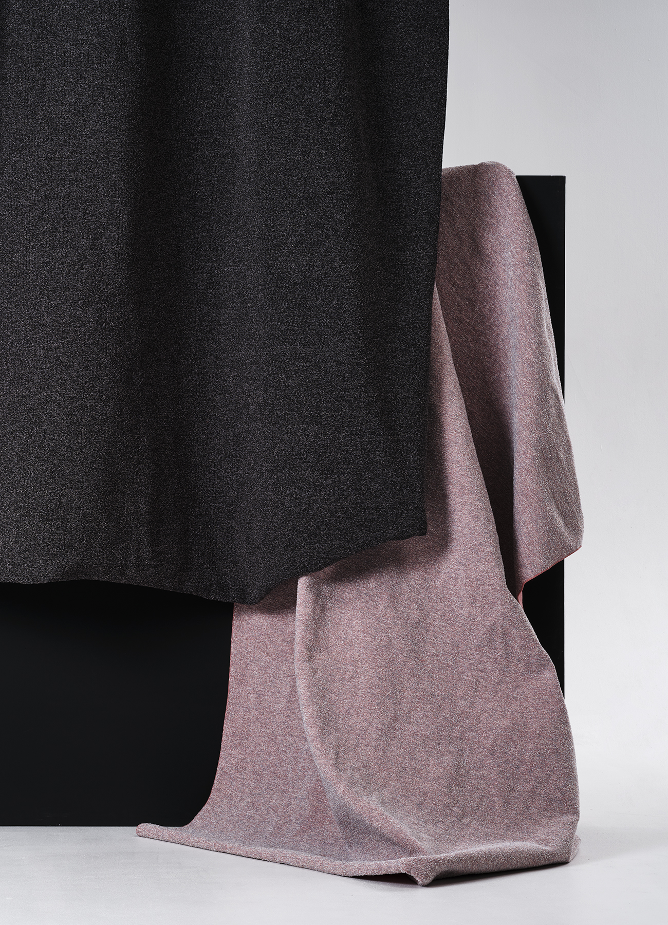 Knitted upholstery fabric