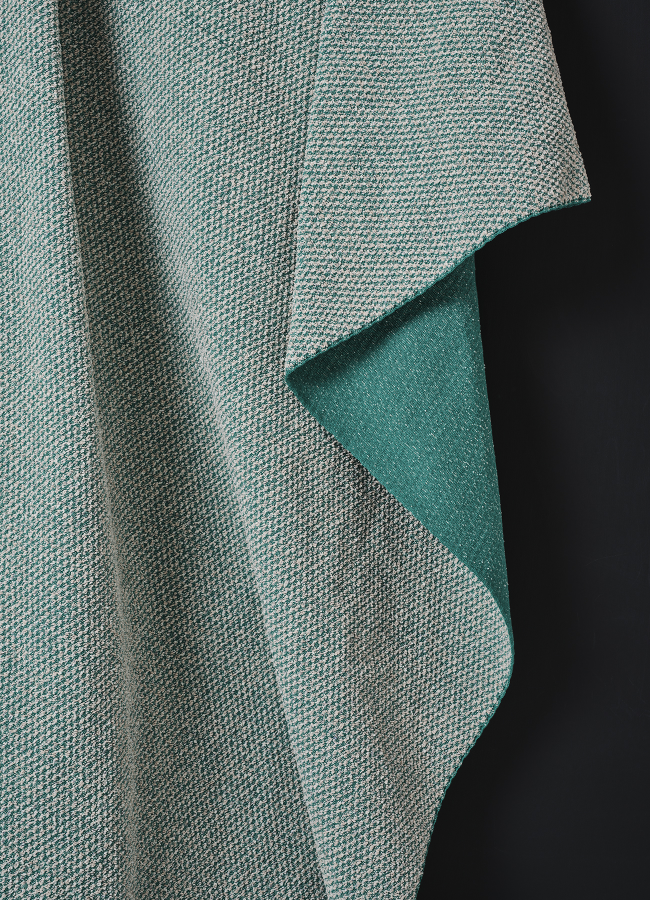 Knitted upholstery fabric