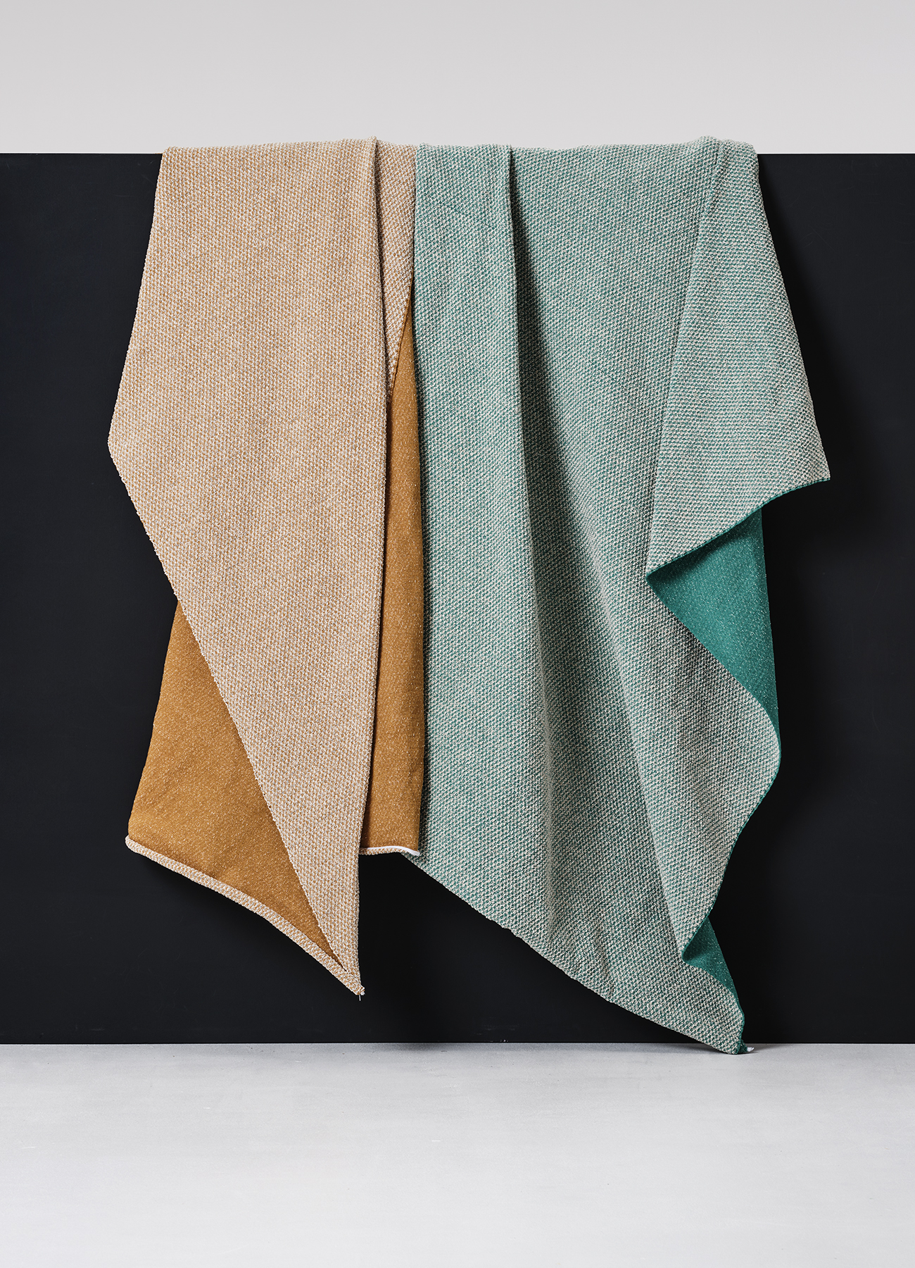 Knitted upholstery fabric