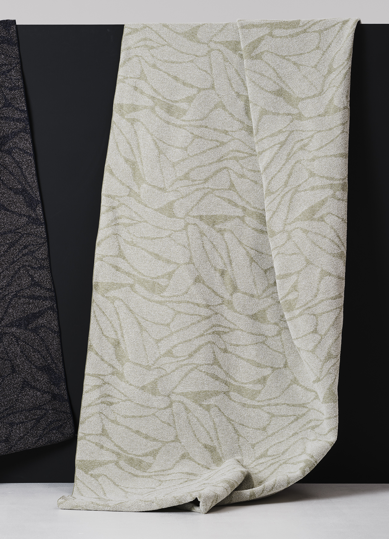 Knitted upholstery fabric