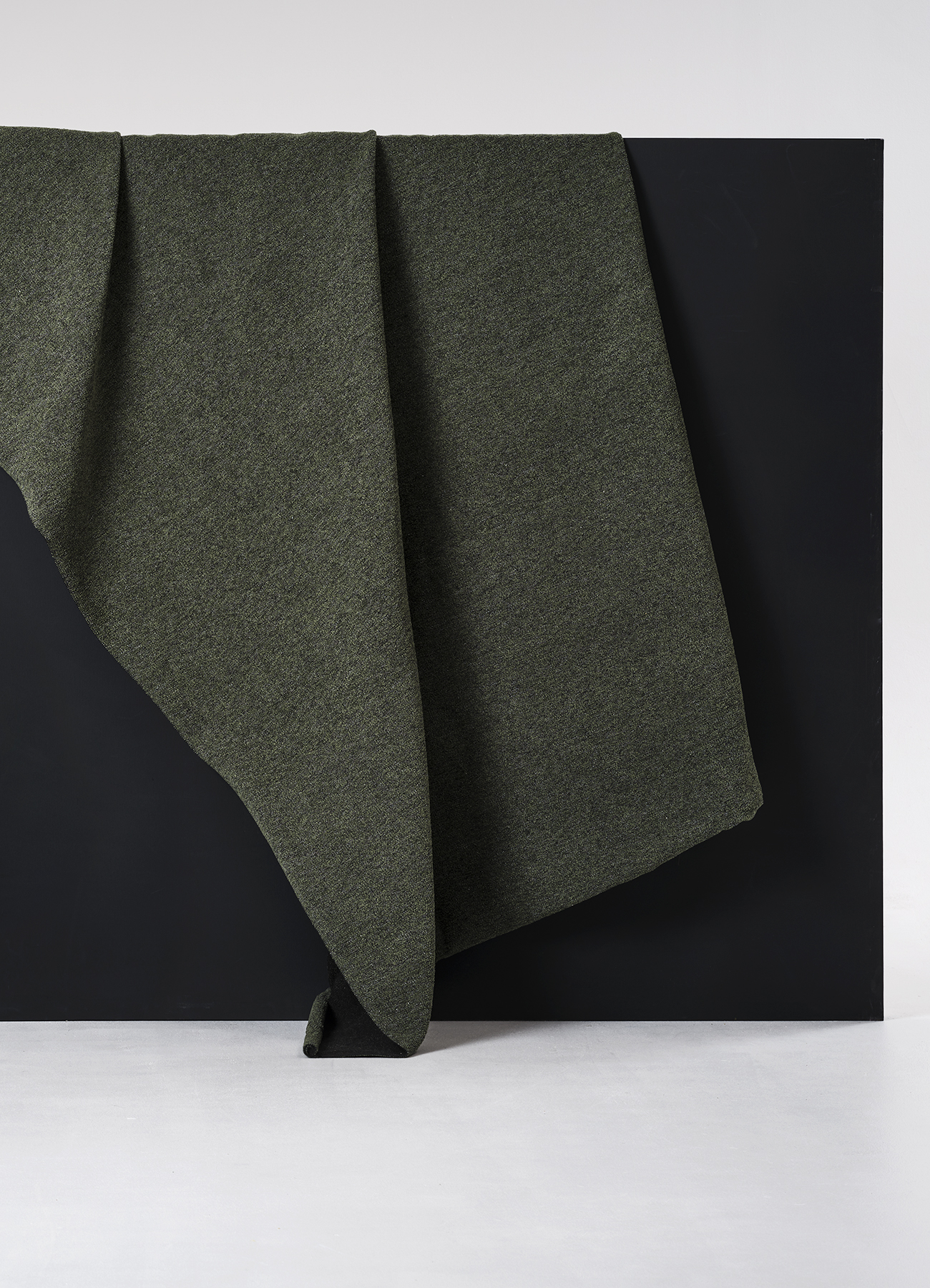 Knitted upholstery fabric