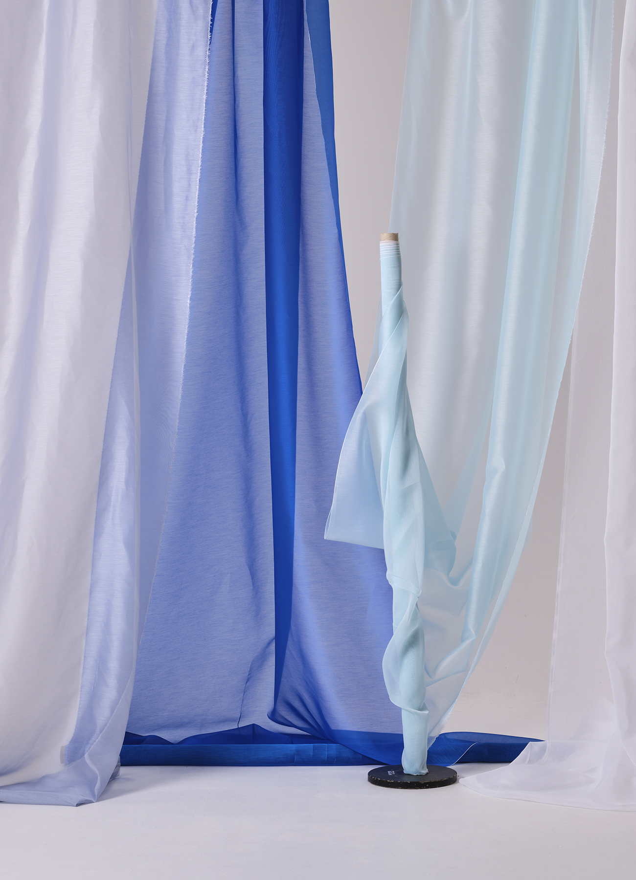 Fire retardant polyester voile with fine texture